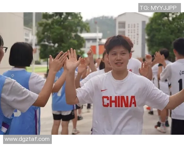 国青男篮迎战中华台北全力争胜展现青春风采与团队精神