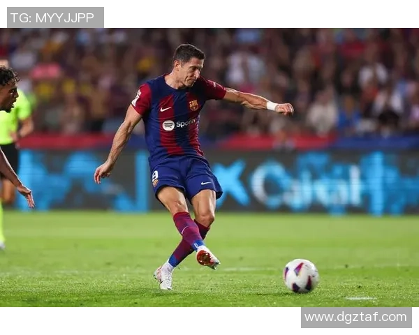 艾尔切主场迎战卢戈争夺西乙联赛关键三分的激烈对决